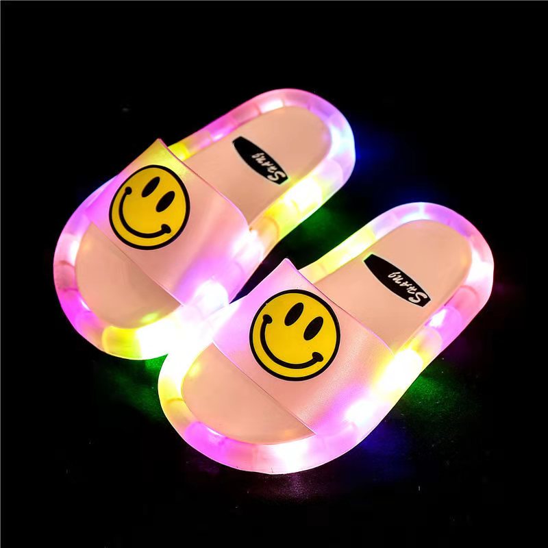 FunnyFlips | Jongens als meisjes zullen dol zijn op hun eigen paar light up slippers.