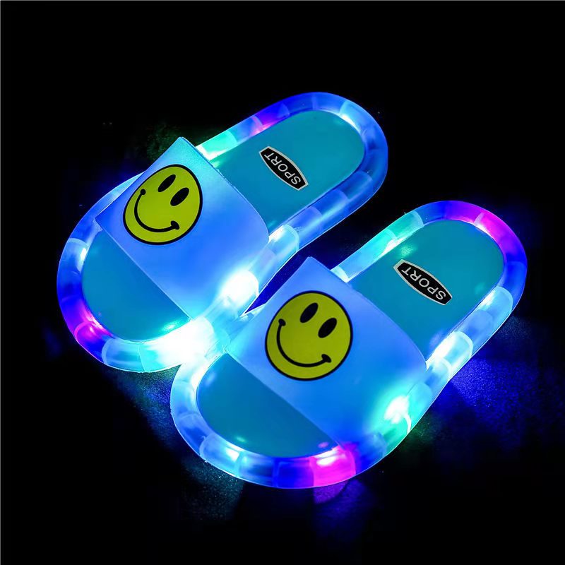 FunnyFlips | Jongens als meisjes zullen dol zijn op hun eigen paar light up slippers.